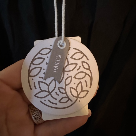 Fame on Central HAILEY V NECK JUMPER-BLACK - Picture 4 of 7